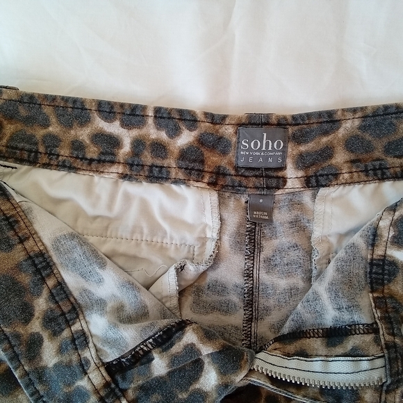 Soho Leopard Print Shorts - Women's Size 8 - Picture 10 of 11
